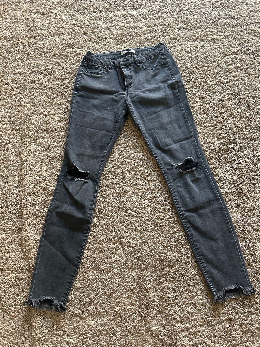 Women’s Distressed Slim Fit Jeans - Black
